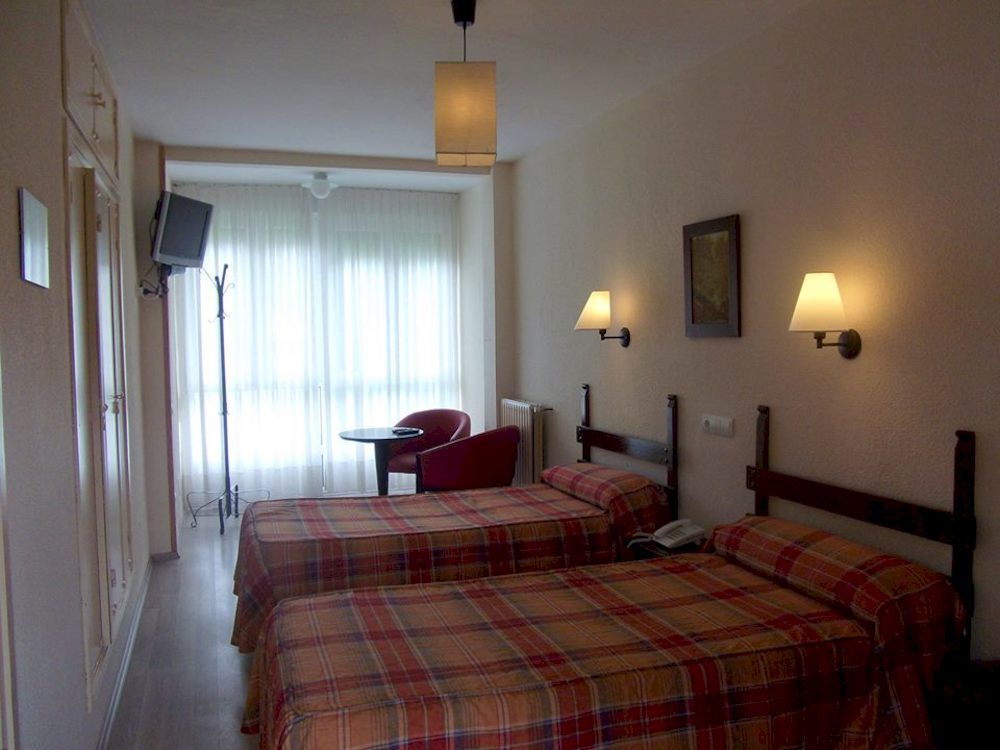 Hotel Termas De Lierganes Exterior photo