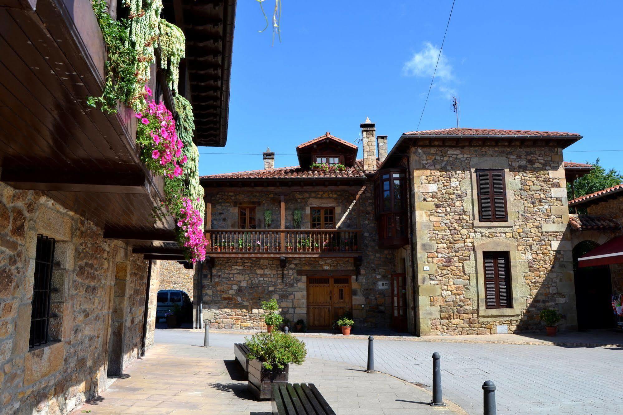 Hotel Termas De Lierganes Exterior photo